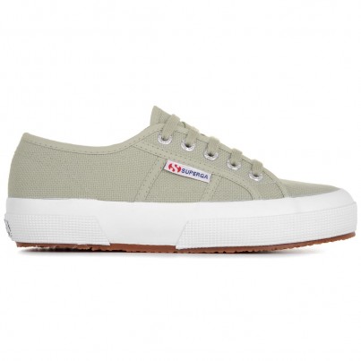 Kate Middleton reaparece con estas zapatillas Superga de 30 euros 