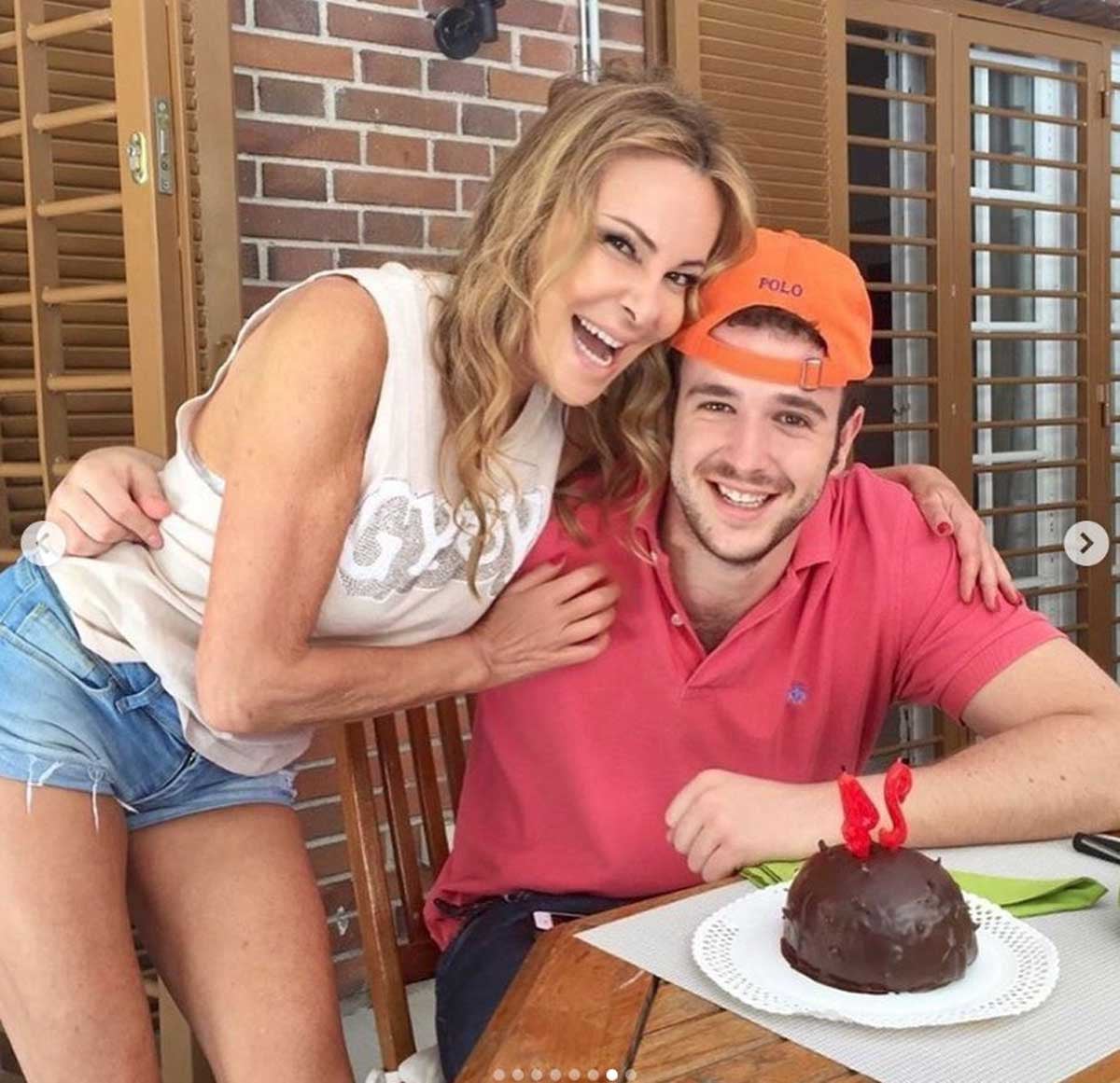 Ana Obreg&oacute;n y &Aacute;lex Lequio el d&iacute;a del 24 cumplea&ntilde;os del joven / INSTAGRAM