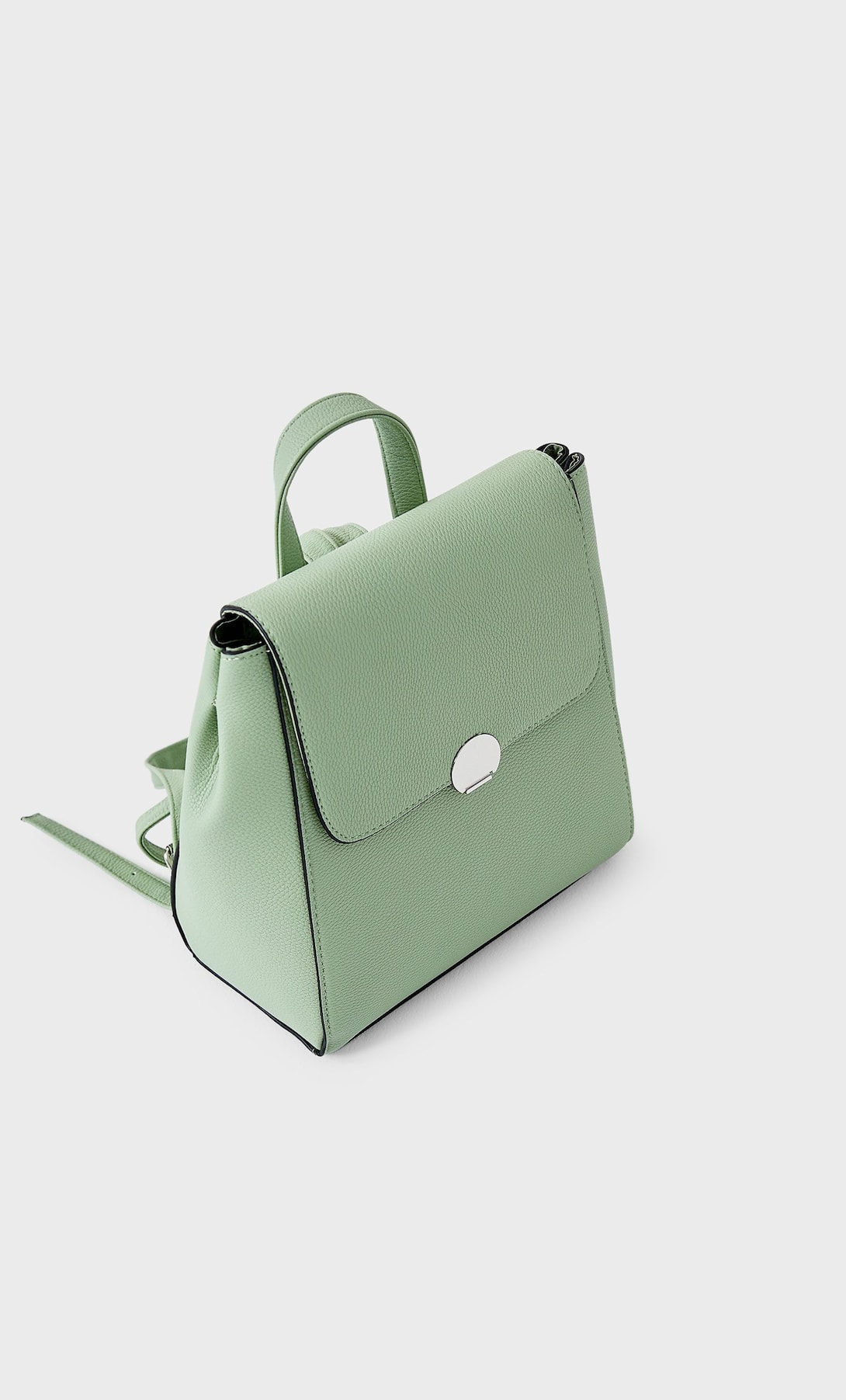 Rebajas Stradivarius: Mochilas por 9,99 son perfectas para vivir un verano activo, ir a la oficina o a clase con estilo