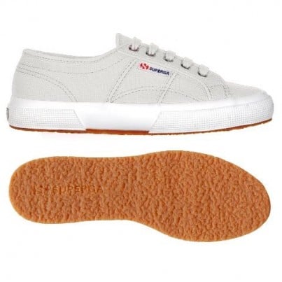 Vans, Adidas, Nike y Superga estas son las zapatillas cl&aacute;sicas de rebajas que querr&aacute;s tener
