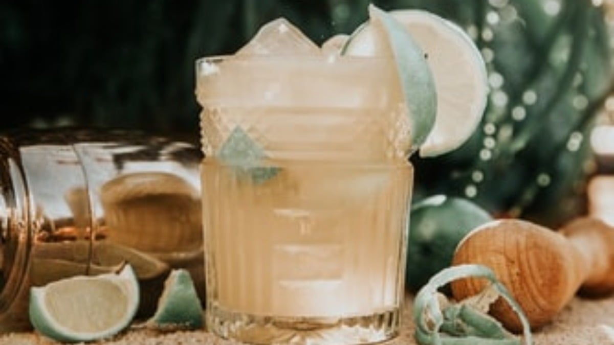 Receta del cóctel brasileño más refrescante del mundo, la caipirinha