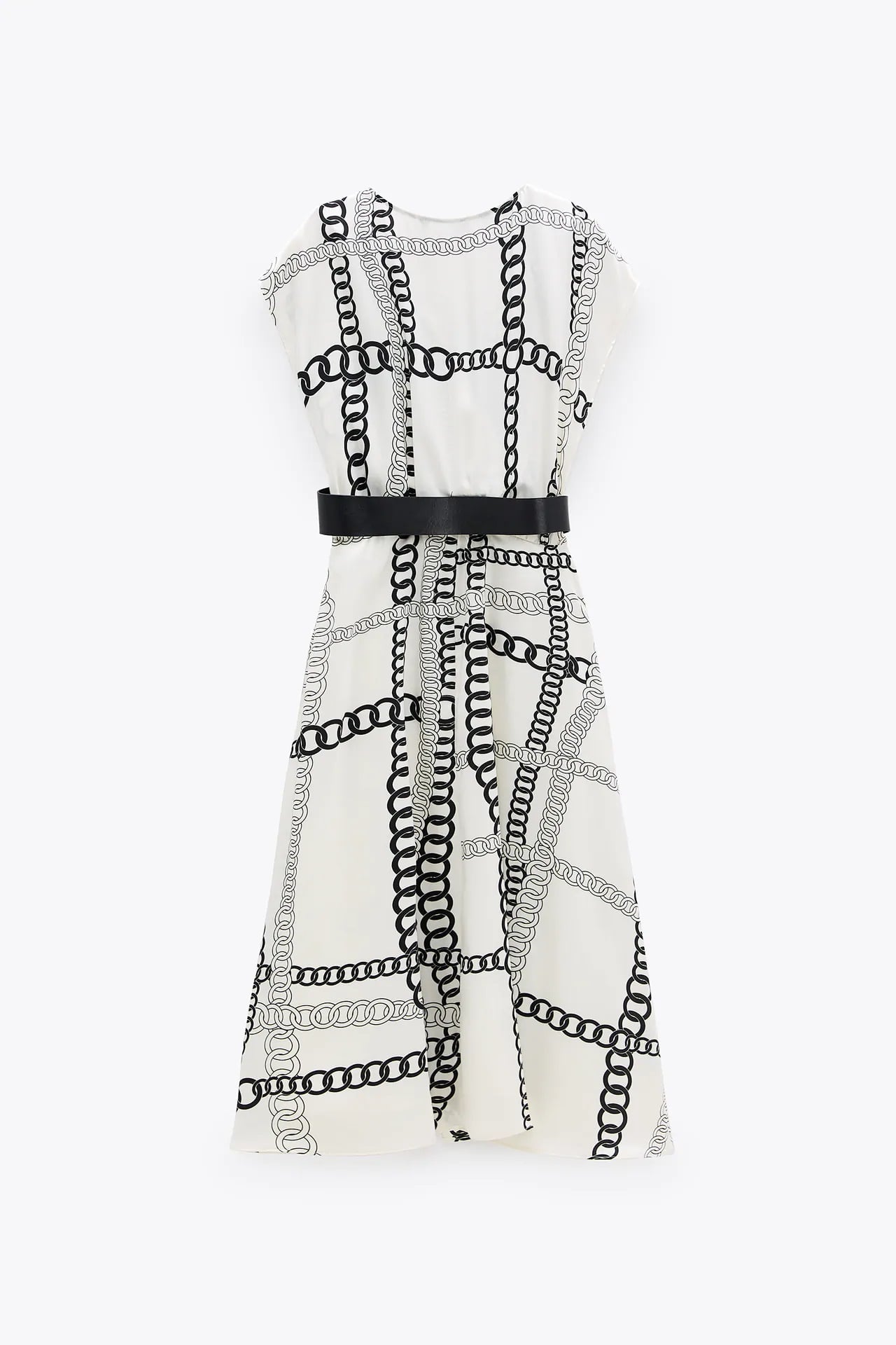 De la pasarela a la calle, este es el vestido midi de Zara que se inspira en el estampado de Versace