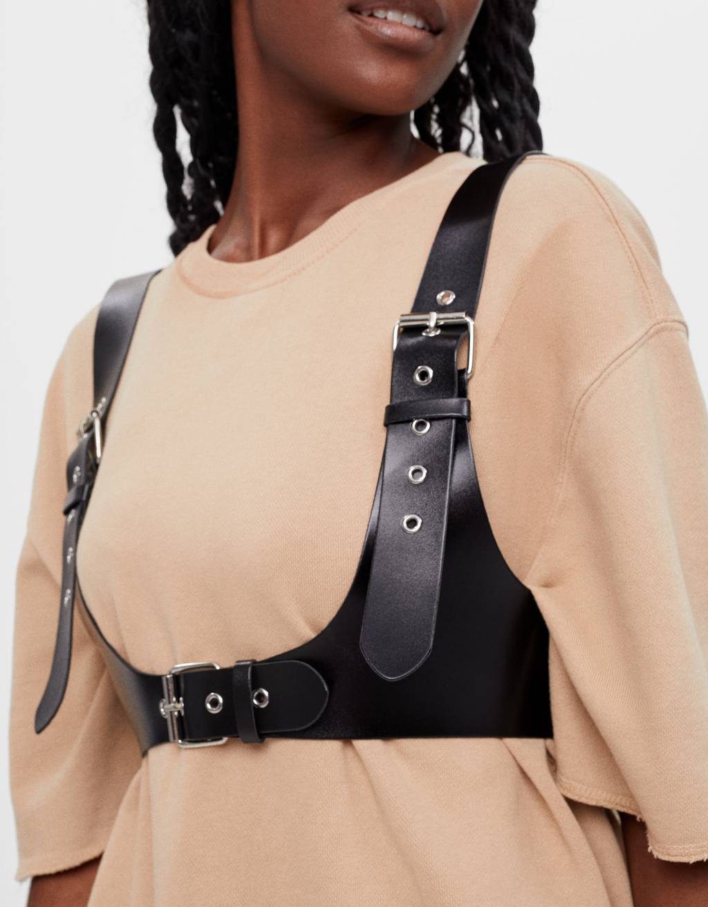 Bershka tiene el complemento ideal para las amantes de &rsquo;50 sombras de Grey&rsquo;, el arn&eacute;s 