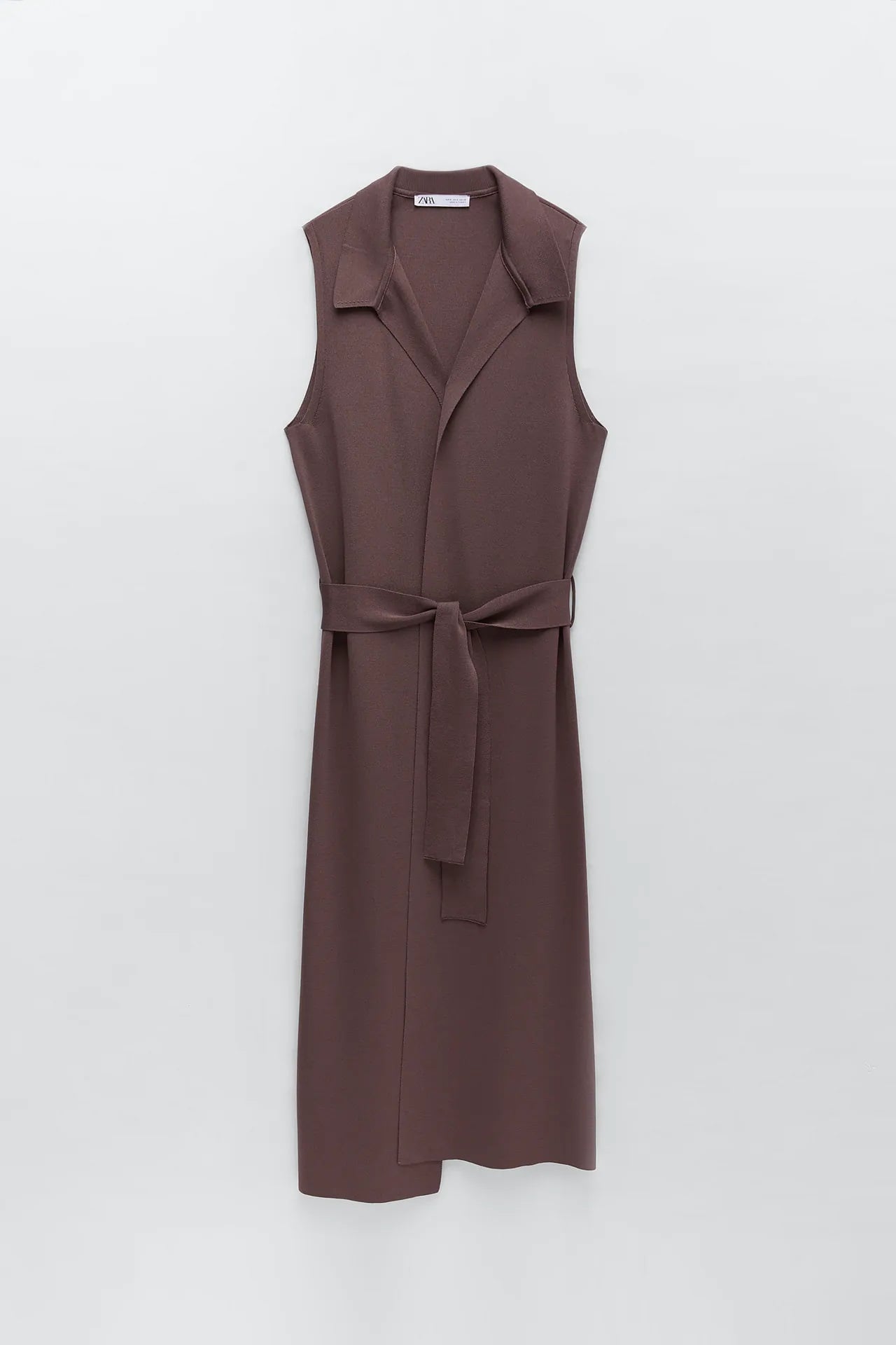 Este es el chaleco largo de Zara que marcar&aacute; estilo en oto&ntilde;o y te servir&aacute; de vestido en verano