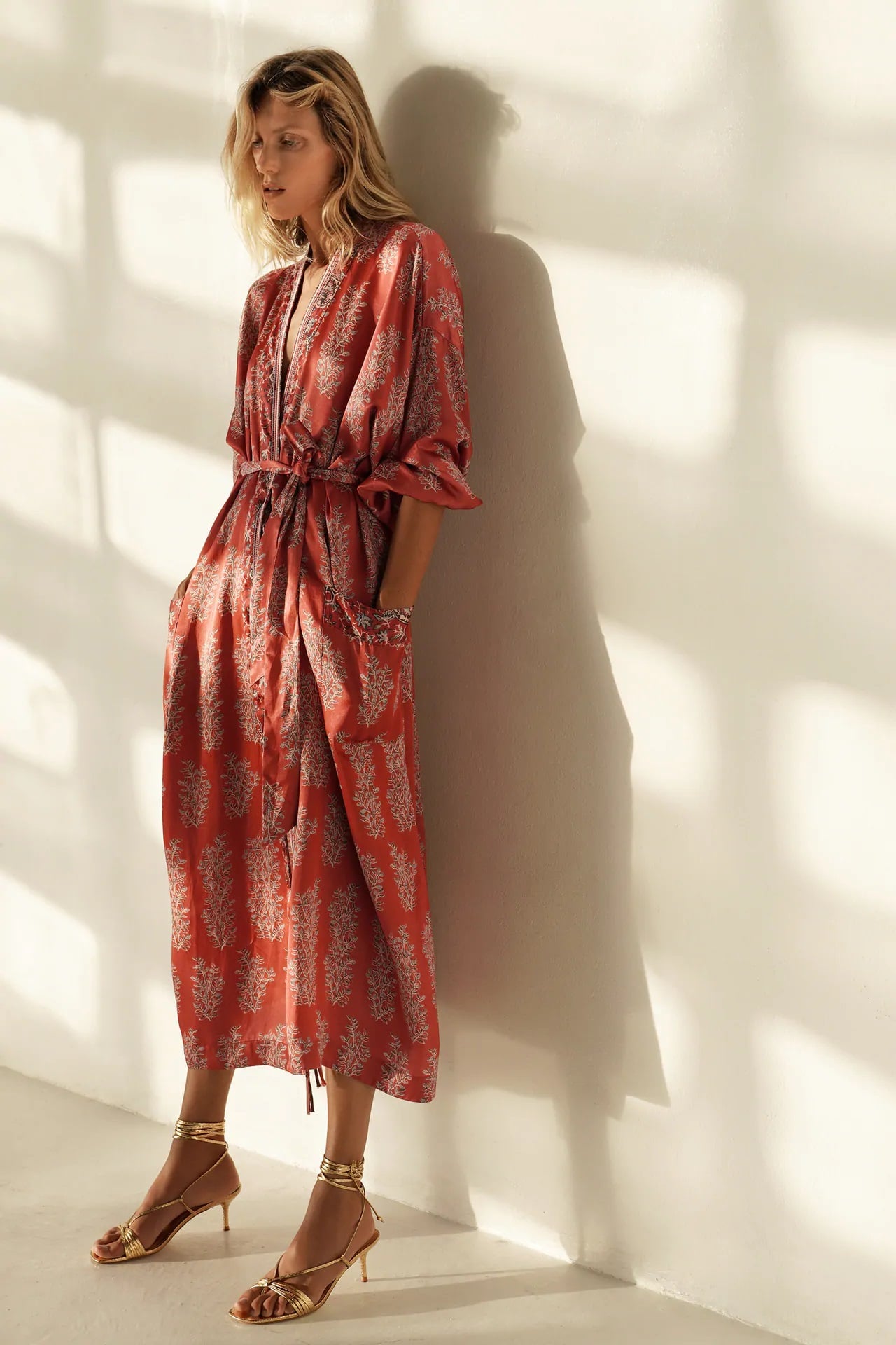Zara tiene un kimono para llevar como vestido, túnica o chaqueta digno de una geisha