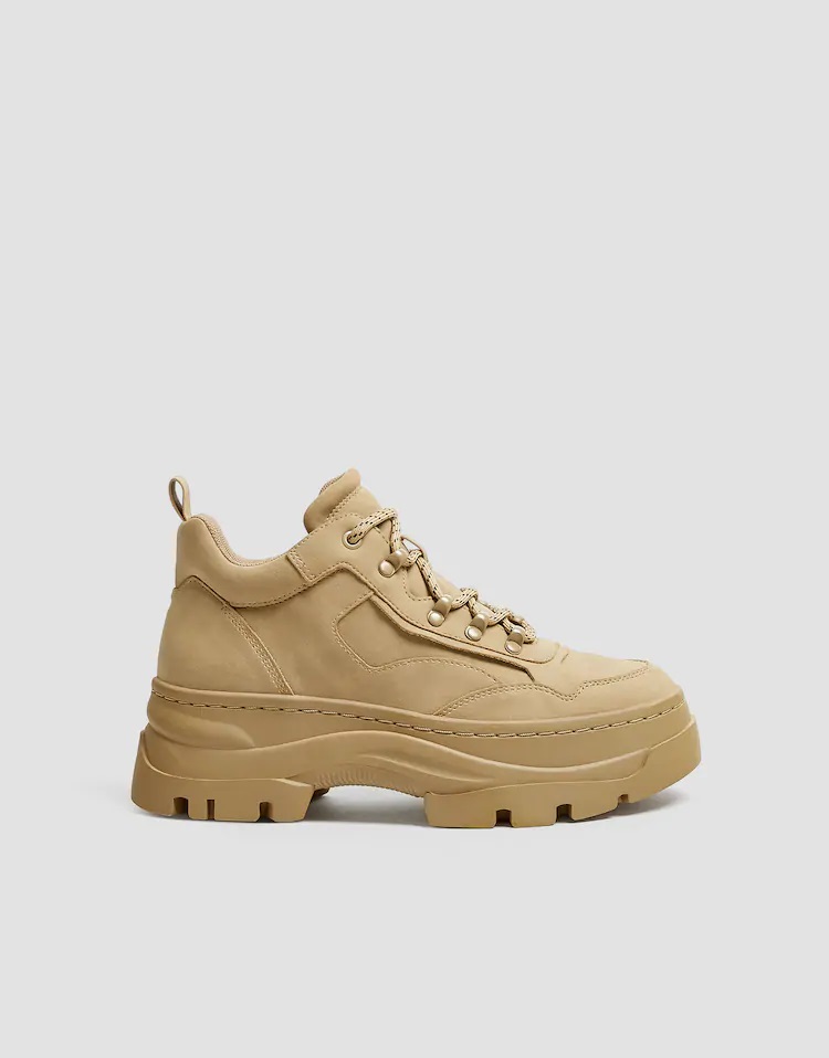 El bot&iacute;n deportivo de Pull&Bear de rebajas perfecto para el oto&ntilde;o, c&oacute;modo y pr&aacute;ctico