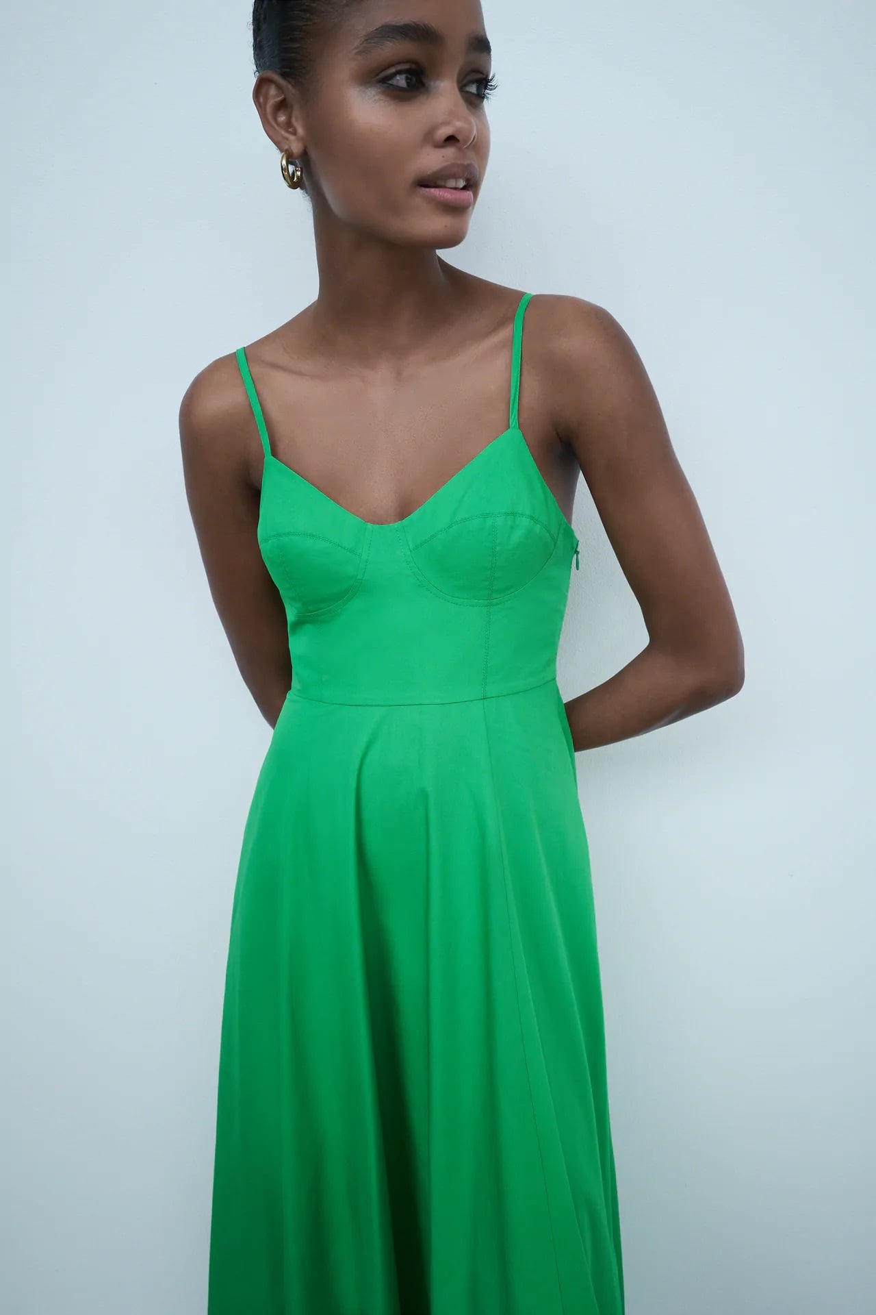 Este es el total look low cost de Zara para triunfar en una boda, bautizo o comuni&oacute;n