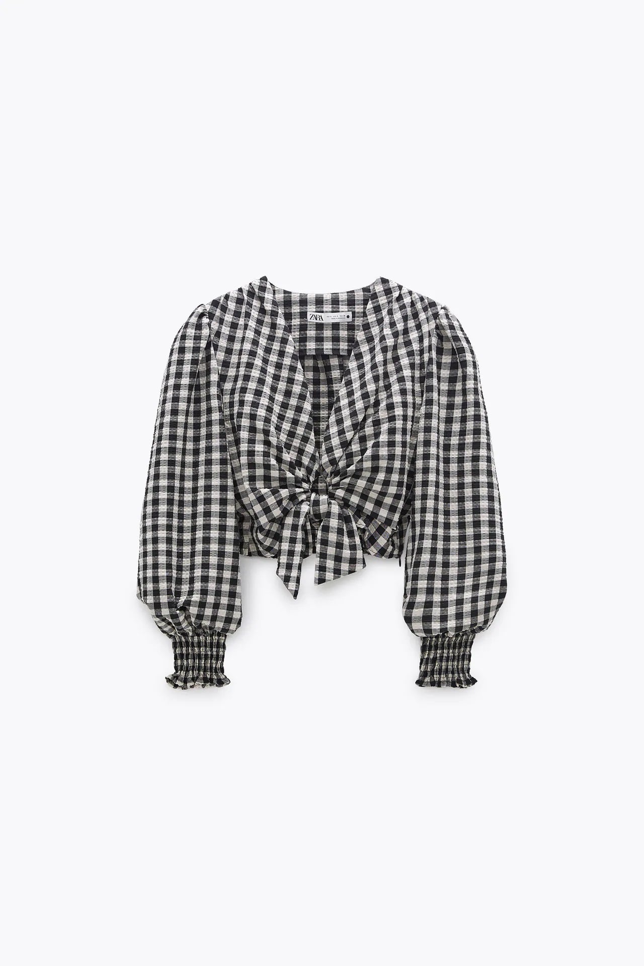 Amelia Bono se apunta a la moda de los cuadros Vichy con esta blusa de Zara