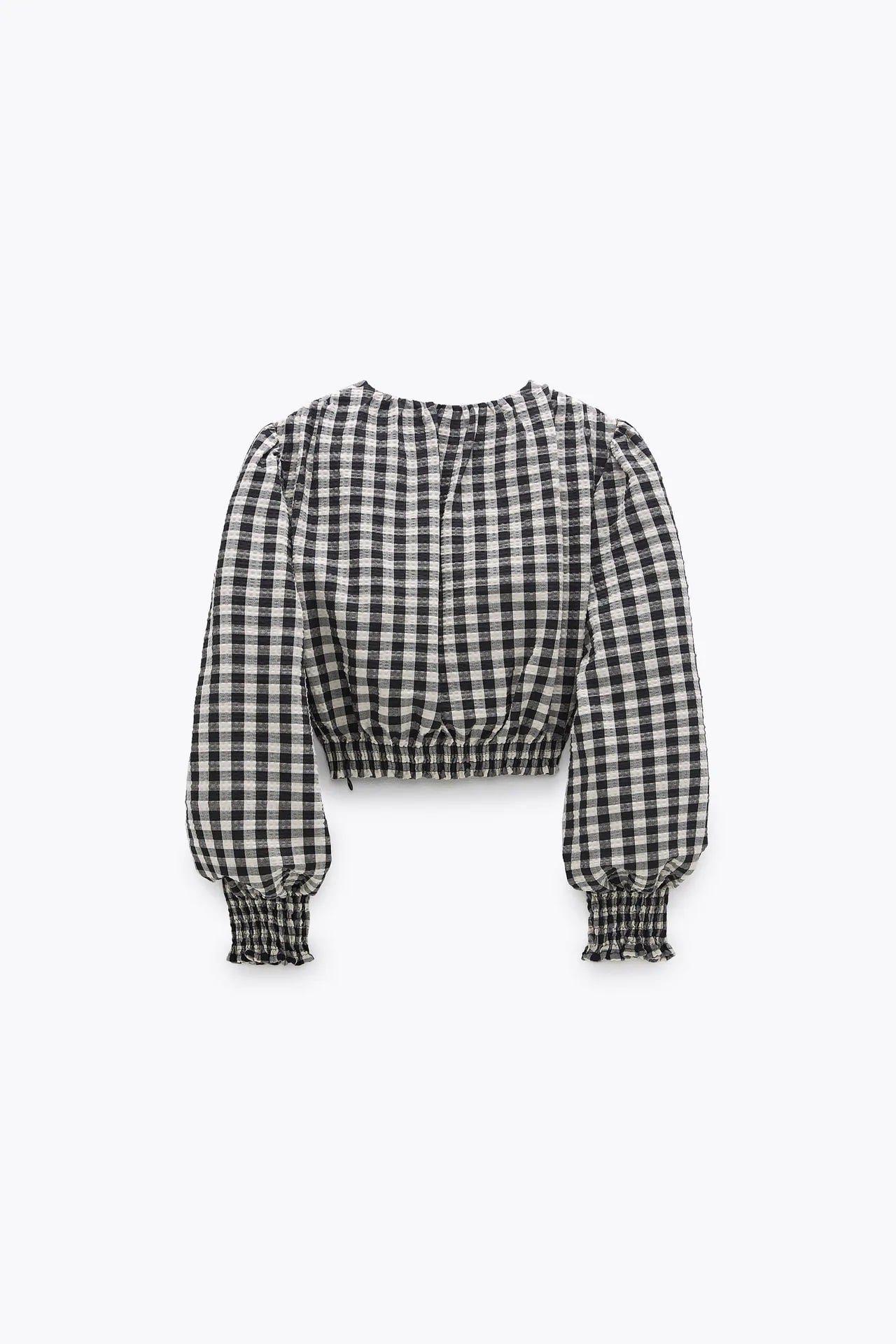 Amelia Bono se apunta a la moda de los cuadros Vichy con esta blusa de Zara