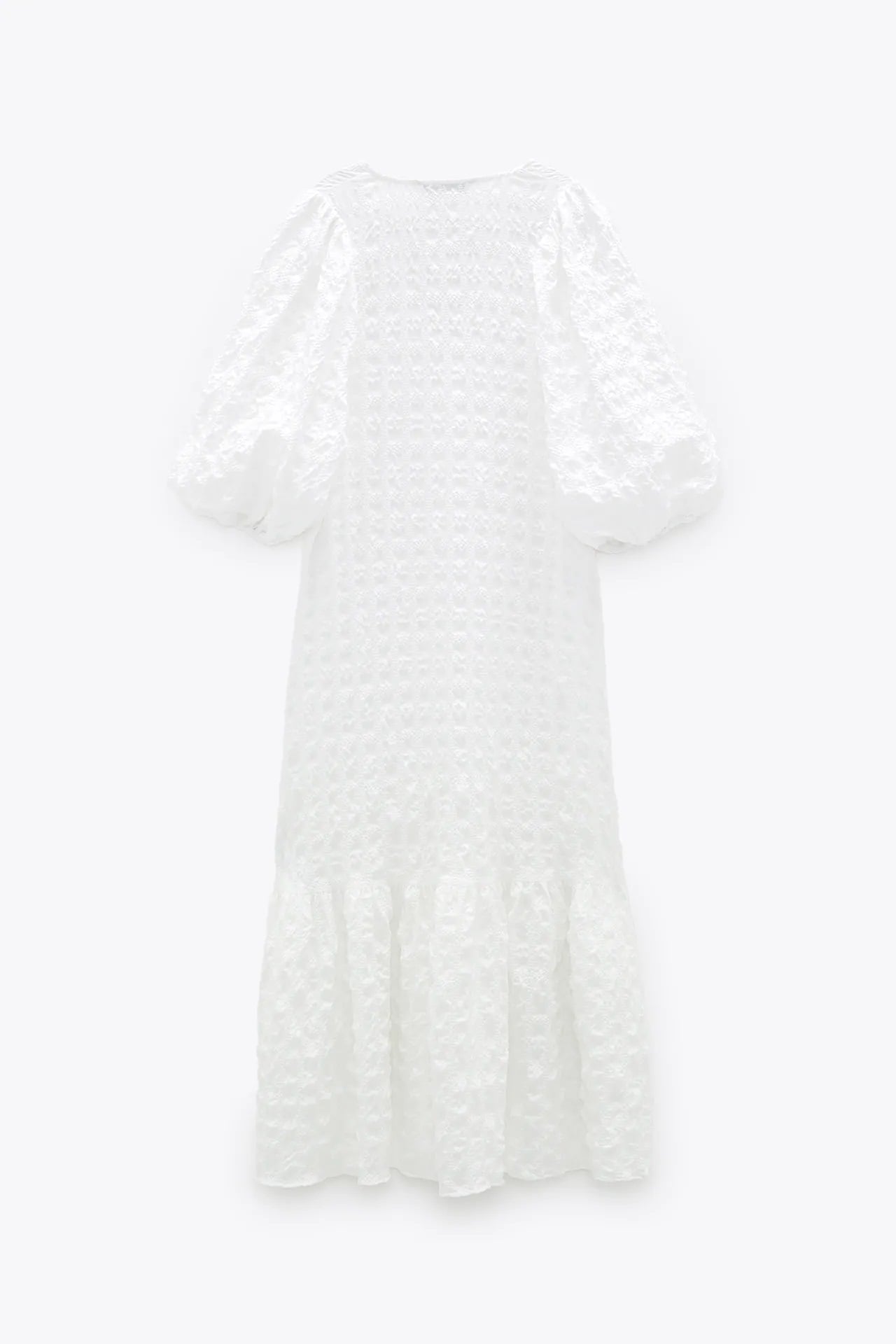 Este es el vestido blanco de Zara que todo el mundo quiere tener en su armario