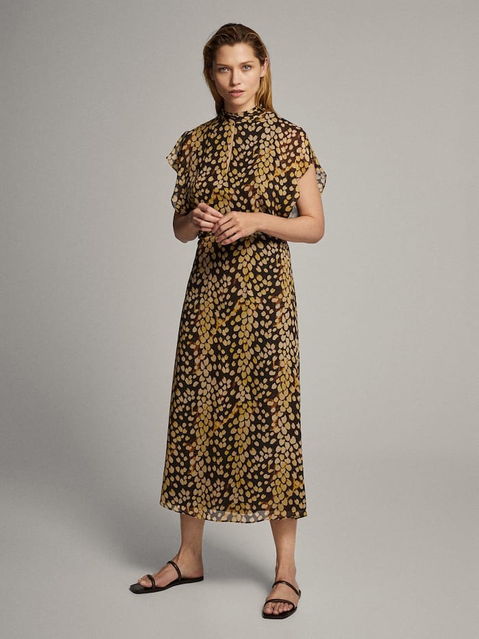 Estos son los vestidos de las rebajas de Massimo Dutti que podrás lucir todo el año