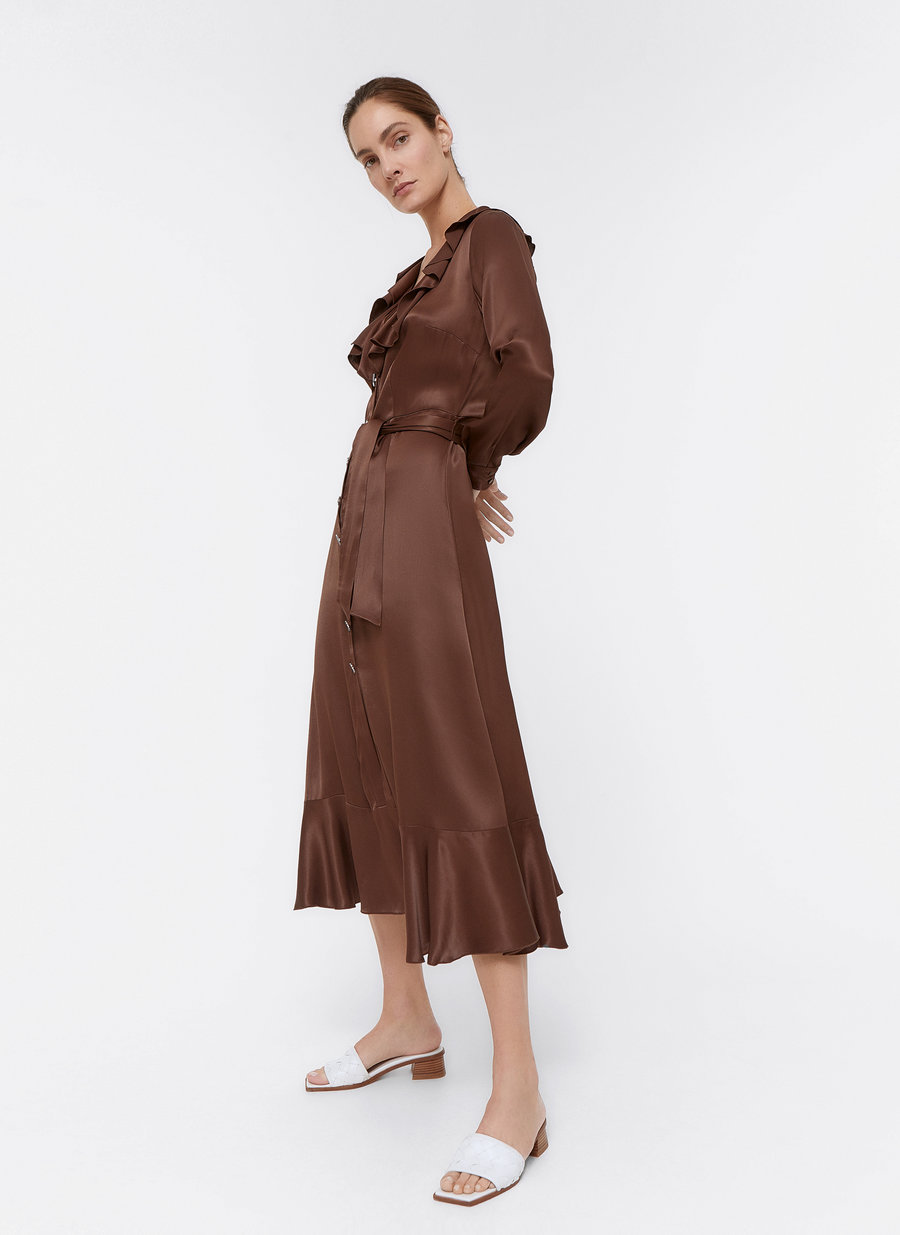 Este es el vestido con bot&oacute;n joya de Uterq&uuml;e de rebajas perfecto para un look de invitada de noche