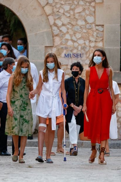 La reina Letizia junto a la princesa Leonor y la infanta Sof&iacute;a en Palma de Mallorca 2020/Gtres