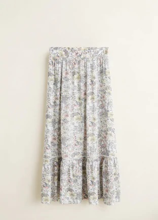 Mango tiene de rebajas las faldas largas boho que Ana de Armas ha convertido en un b&aacute;sico