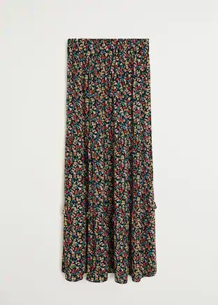 Mango tiene de rebajas las faldas largas boho que Ana de Armas ha convertido en un b&aacute;sico