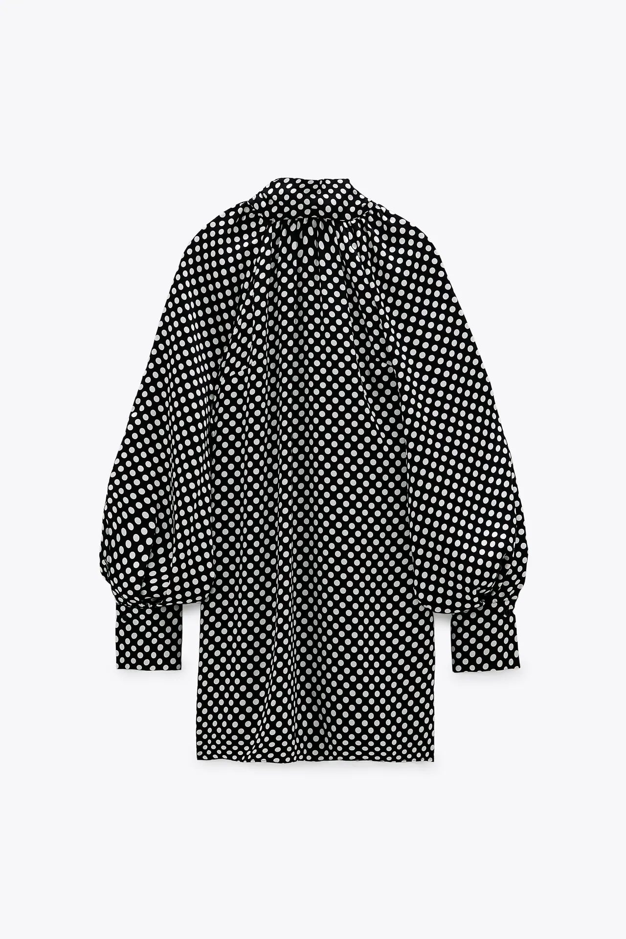 Este es el vestido de Zara de lunares que ser&aacute; viral este oto&ntilde;o con aires retro y muy elegante