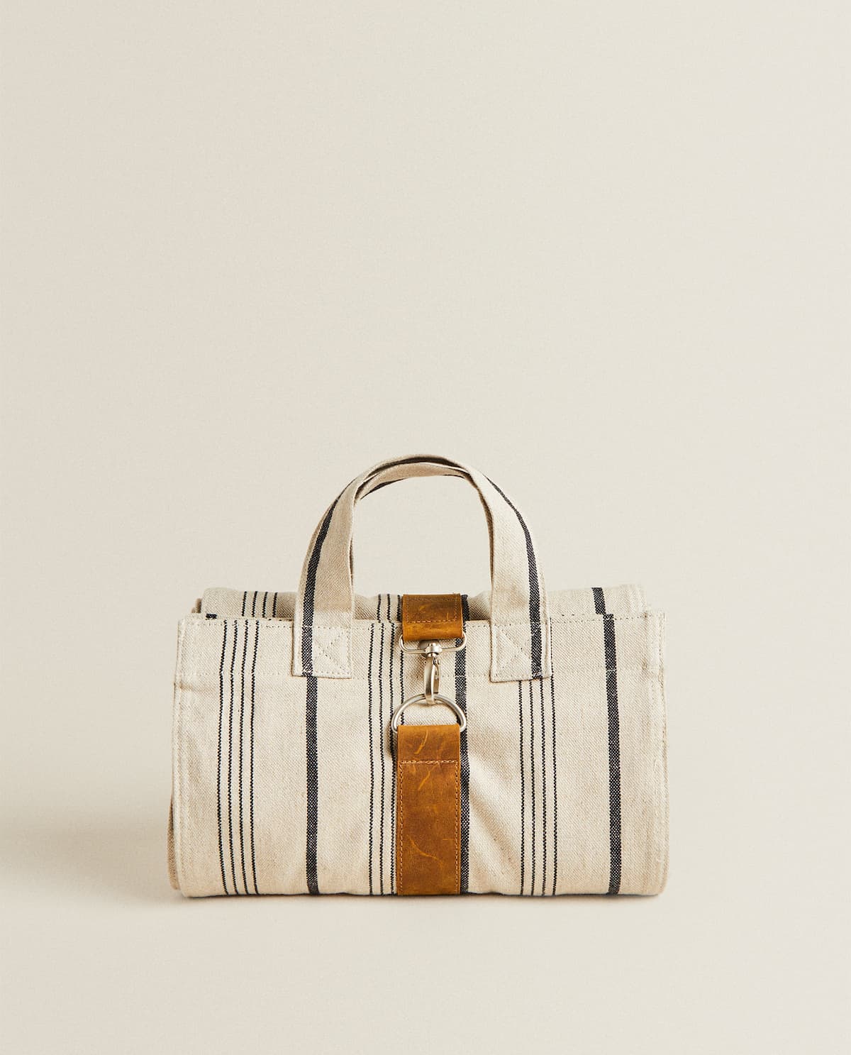 Zara Home: La bolsa que se convierte en carrito de la compra está batiendo récords de ventas