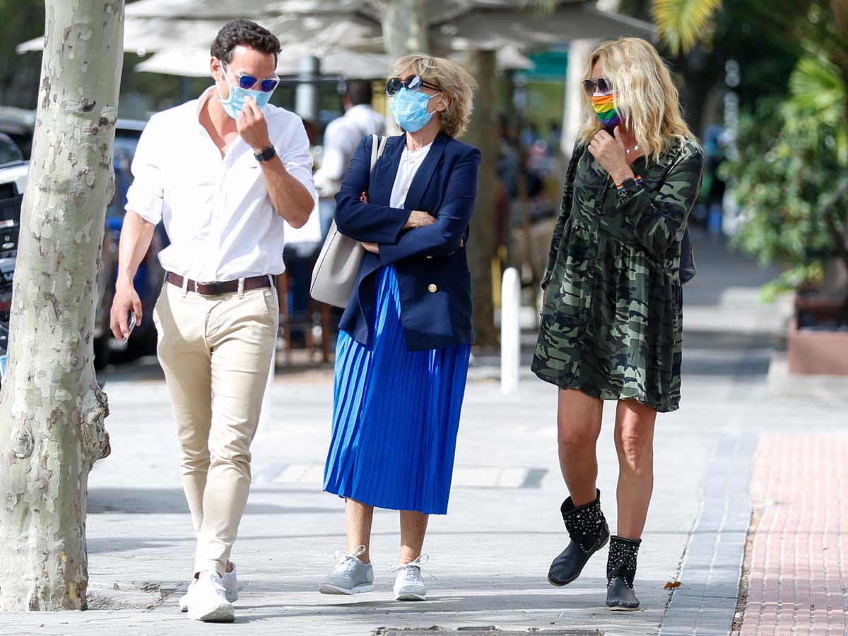 Mila Xim&eacute;nez junto a Antonio Rossi y Bel&eacute;n Rodr&iacute;guez dando un paseo por Madrid / GTRES