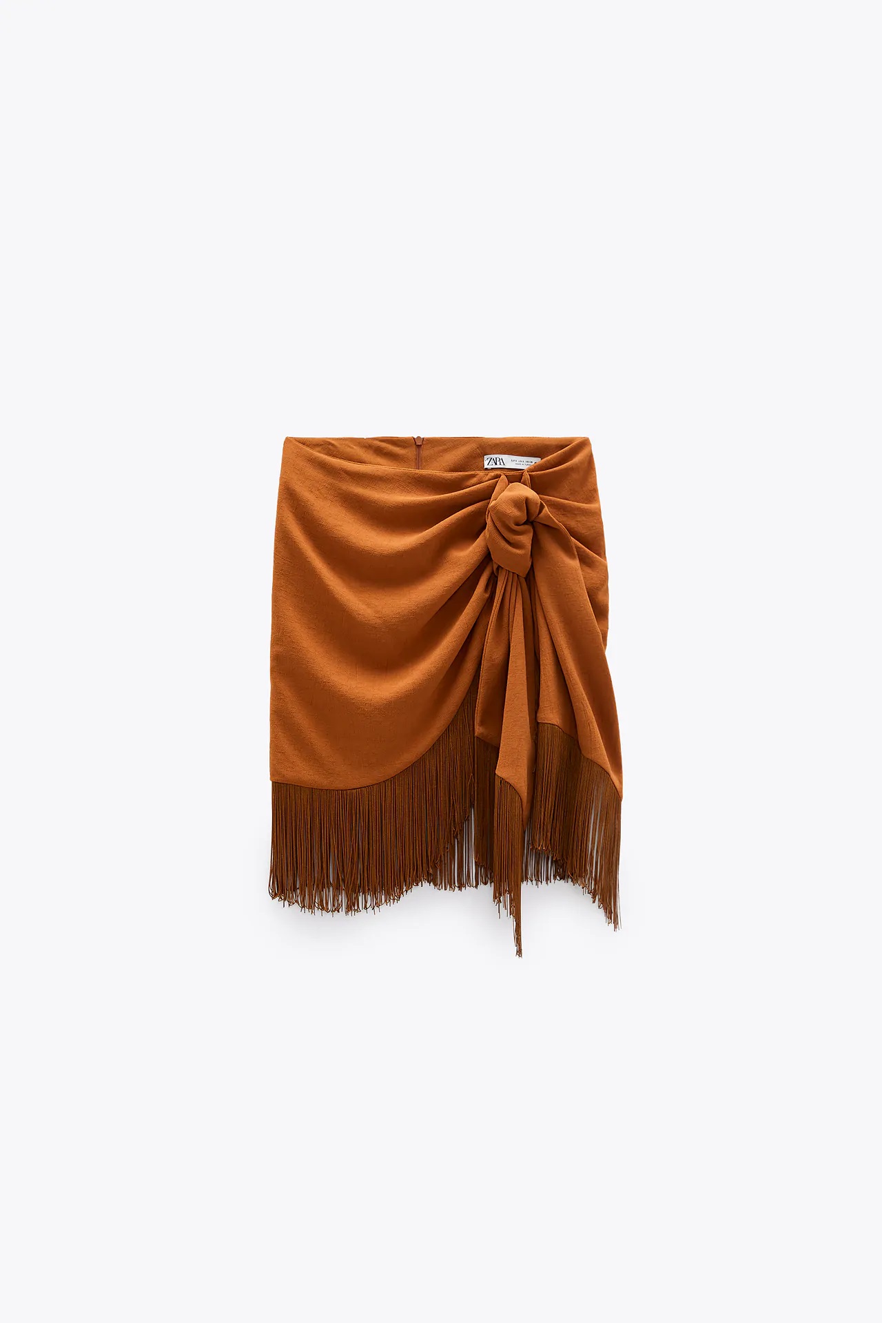 Vuelven los flecos este otoño con Zara y esta falda con mucho movimiento