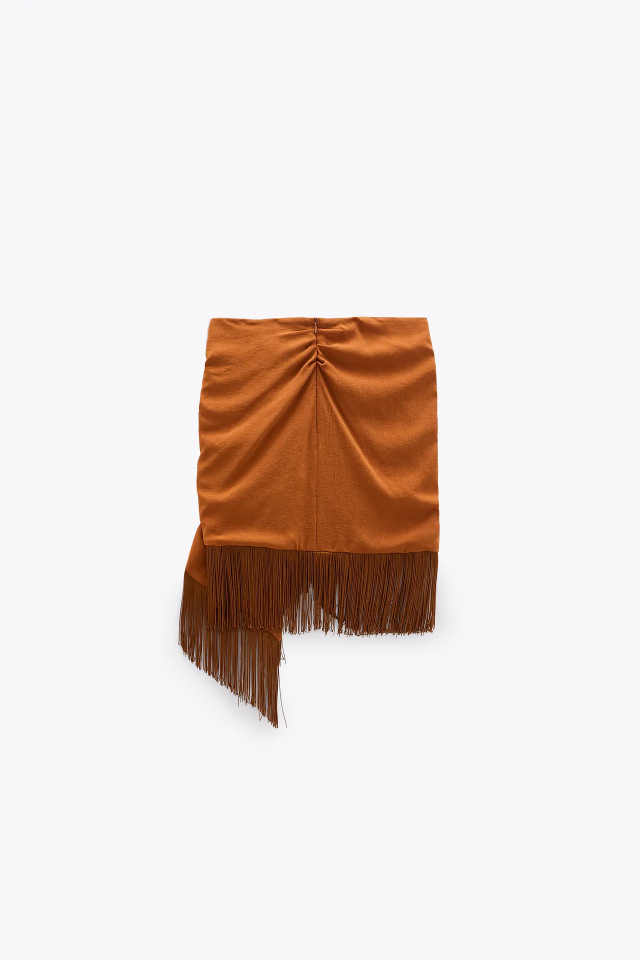 Vuelven los flecos este otoño con Zara y esta falda con mucho movimiento