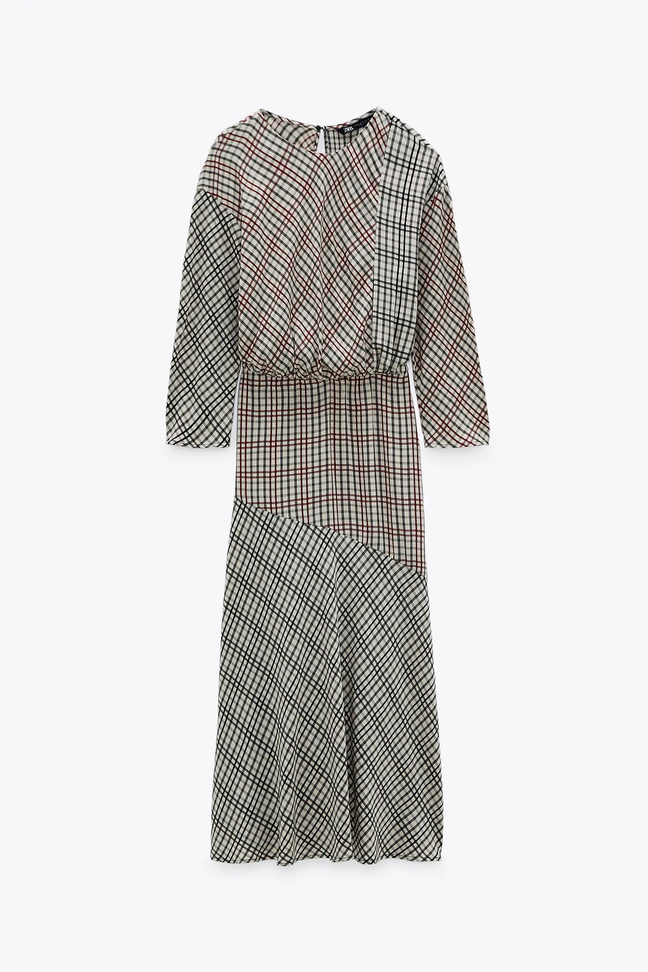 Amelia Bono lleva el vestido de cuadros de Zara asim&eacute;tricos m&aacute;s arriesgado del oto&ntilde;o o te encanta o lo odias