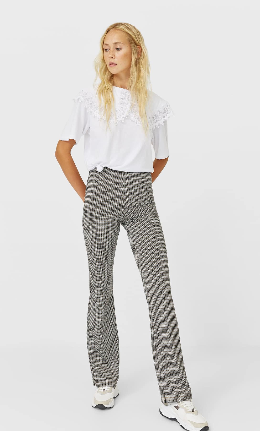 Stradivarius viaja al pasado y arrasa en ventas con estos pantalones acampanados
