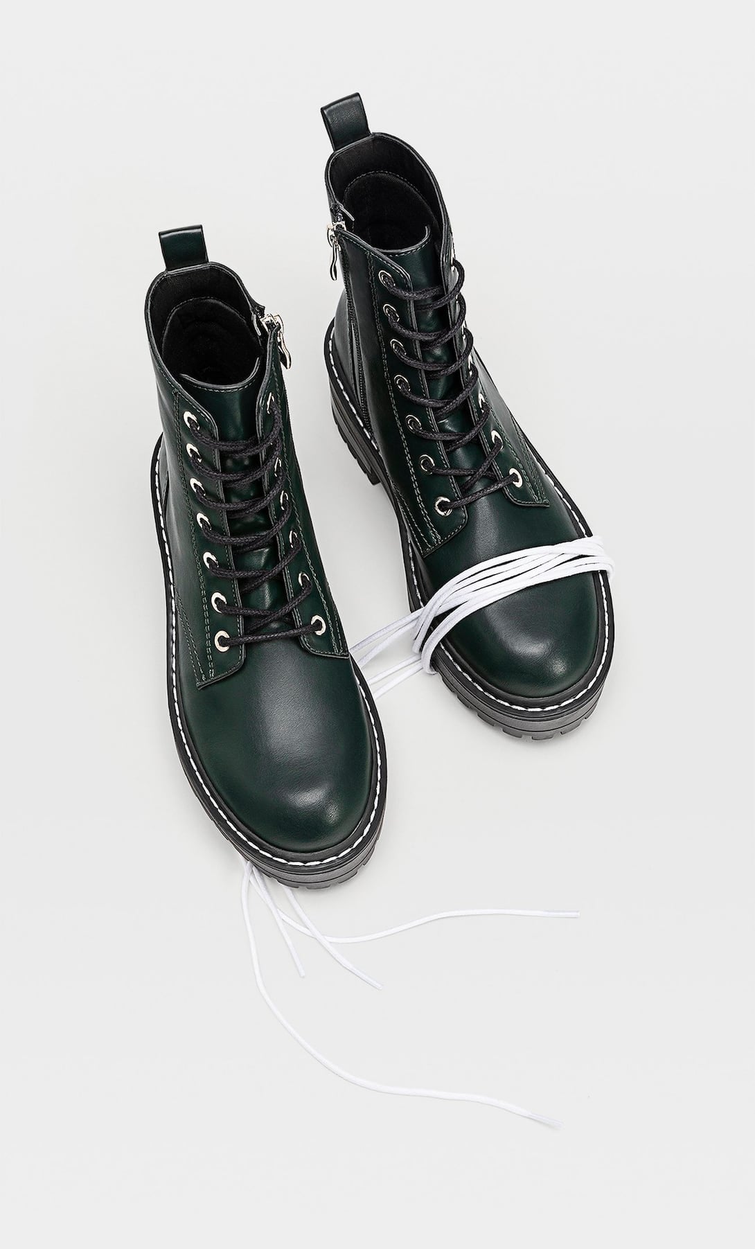 Estos son los botines militares verdes de Stradivarius que quedan bien con todo 