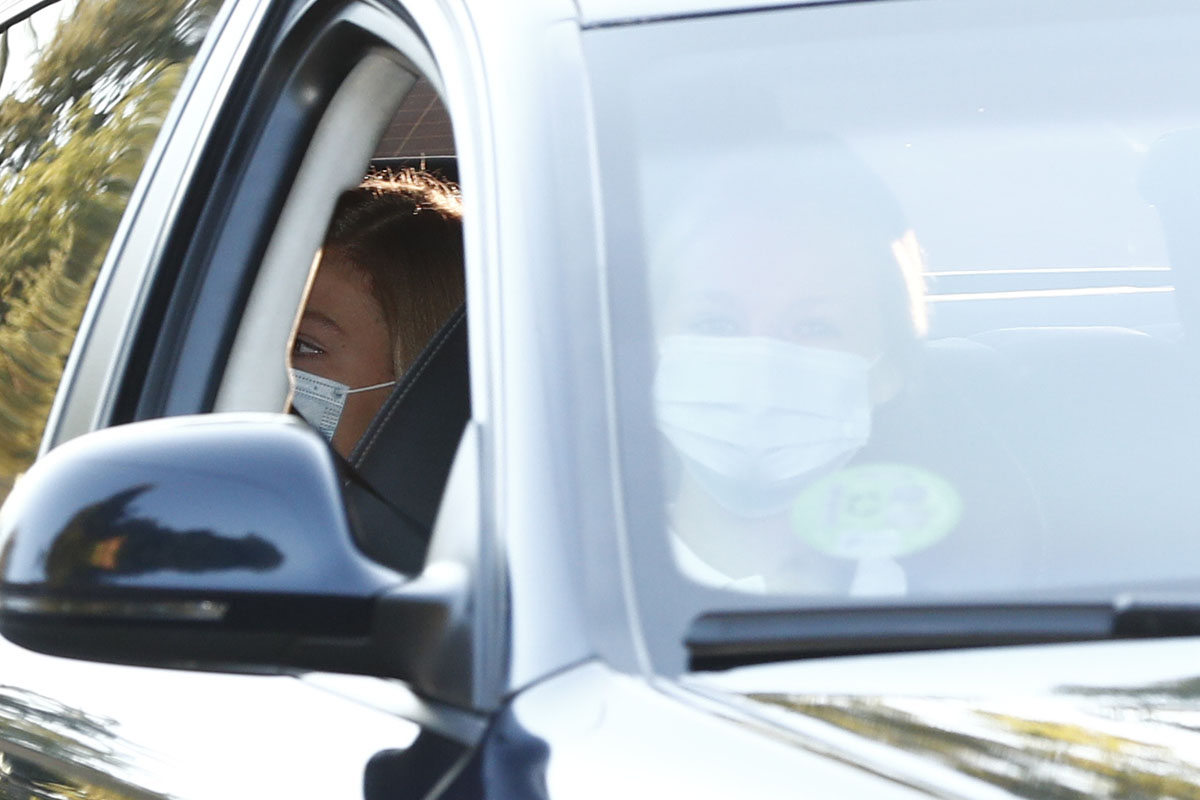 La infanta Sofía ha acompañado a su hermana en su primer día de colegio aunque ella no empieza hasta el viernes y ha preferido no bajarse del coche / GTRES