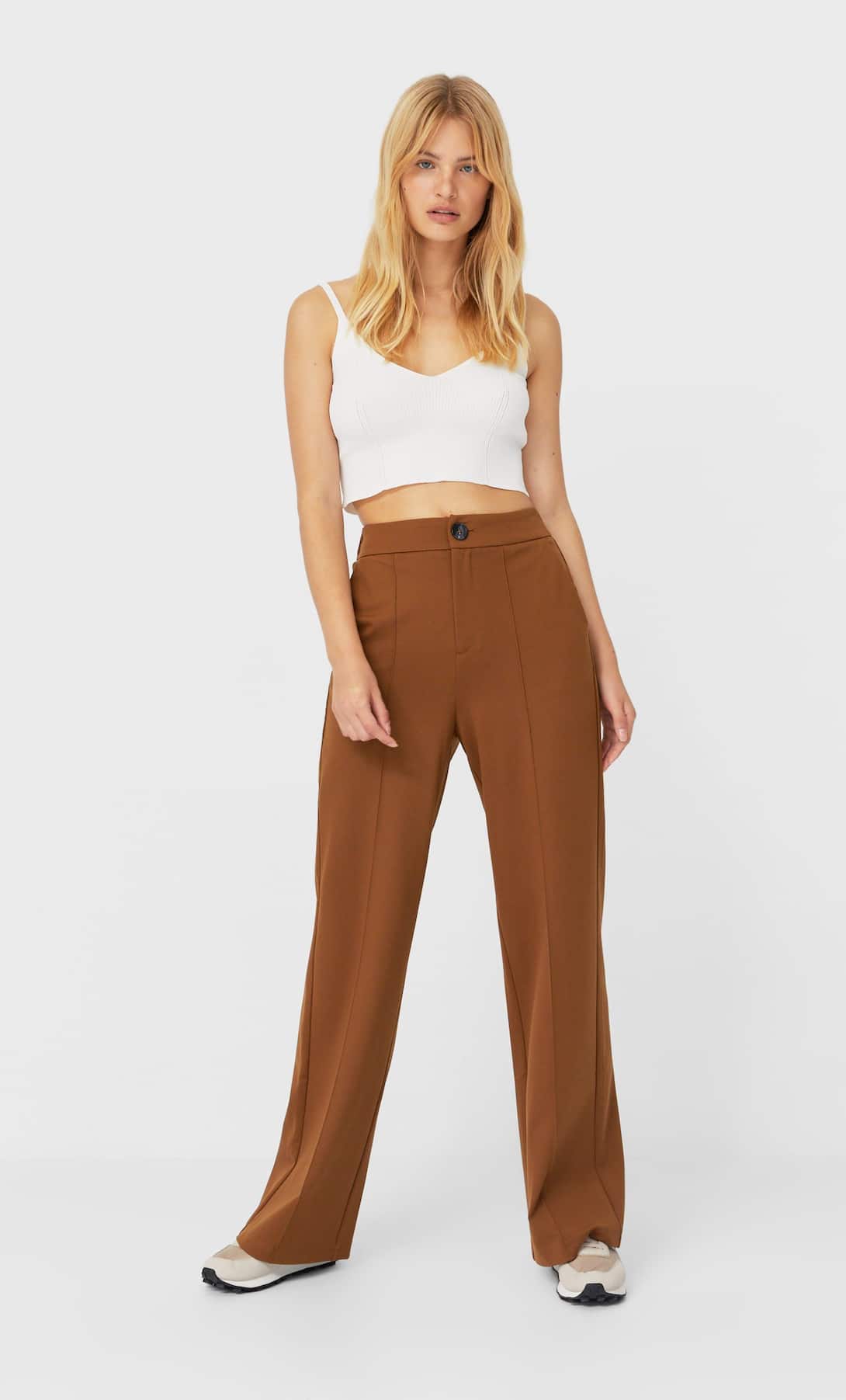 Este es el pantal&oacute;n de Stradivarius que alarga las piernas perfecto para volver a la oficina