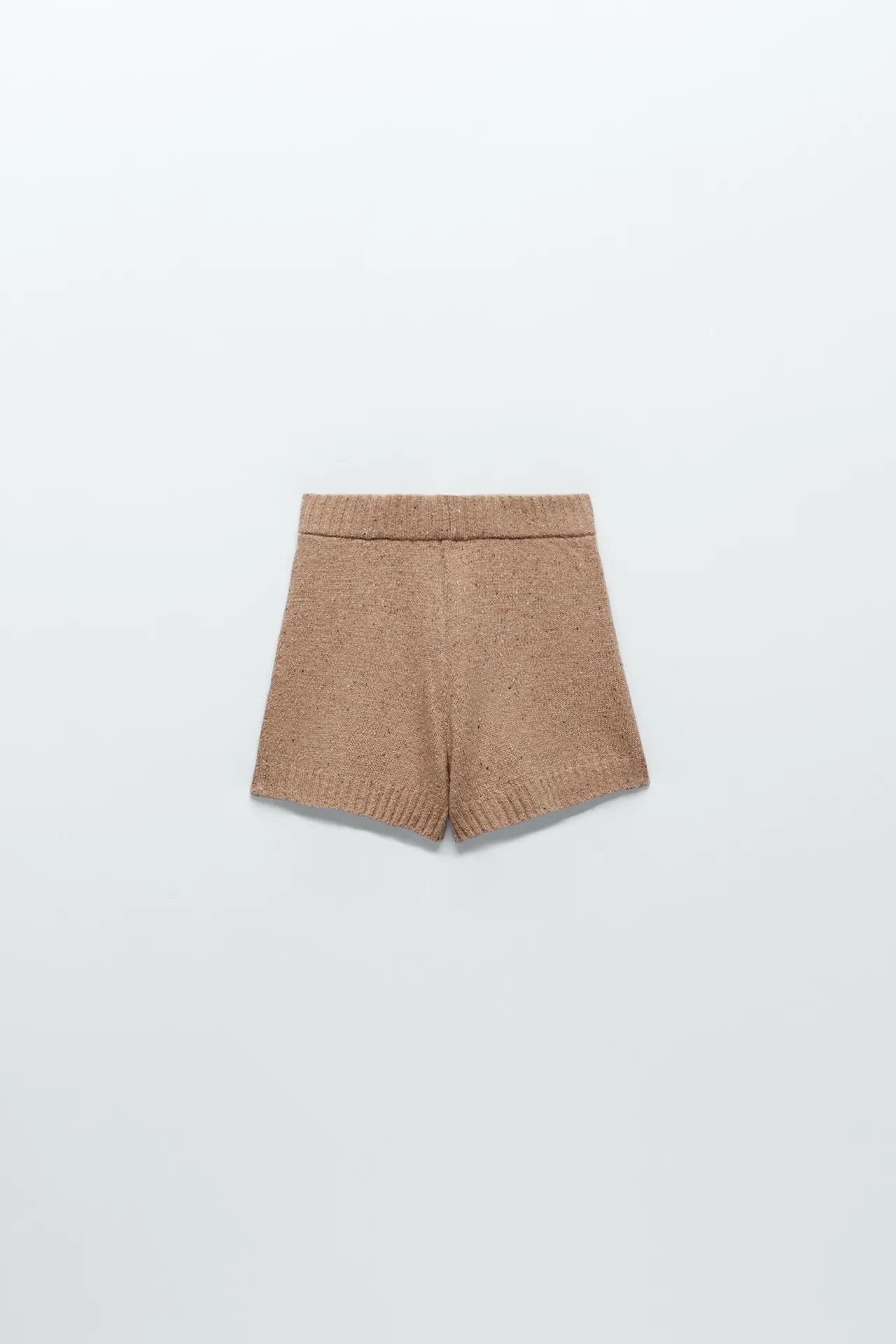 El conjunto de Zara de Amelia Bono ideal para volver a la rutina por menos de 30 euros