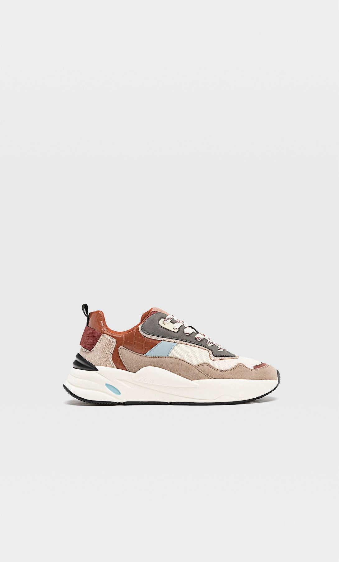 Stradivarius tiene estos modelos de zapatillas de oferta por menos de 14 euros