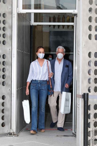 Isabel Preysler y Mario Vargas Llosa tras visitar la exposici&oacute;n de Botero en Madrid / GTRES