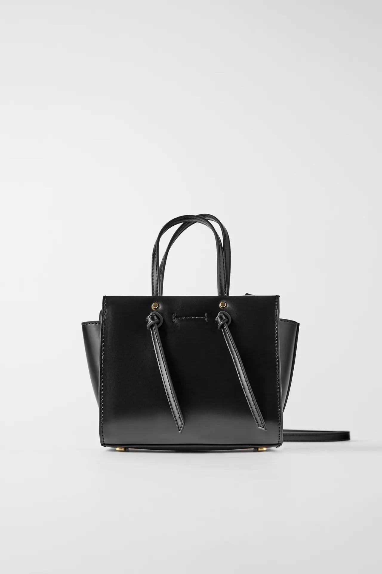 Este es el vestido camisero de Zara que sirve como chaqueta, un 2 en 1 perfecto para el oto&ntilde;o