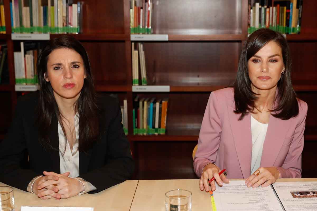 Irene Montero junto a la reina Letizia el pasado mes de marzo / GTRES