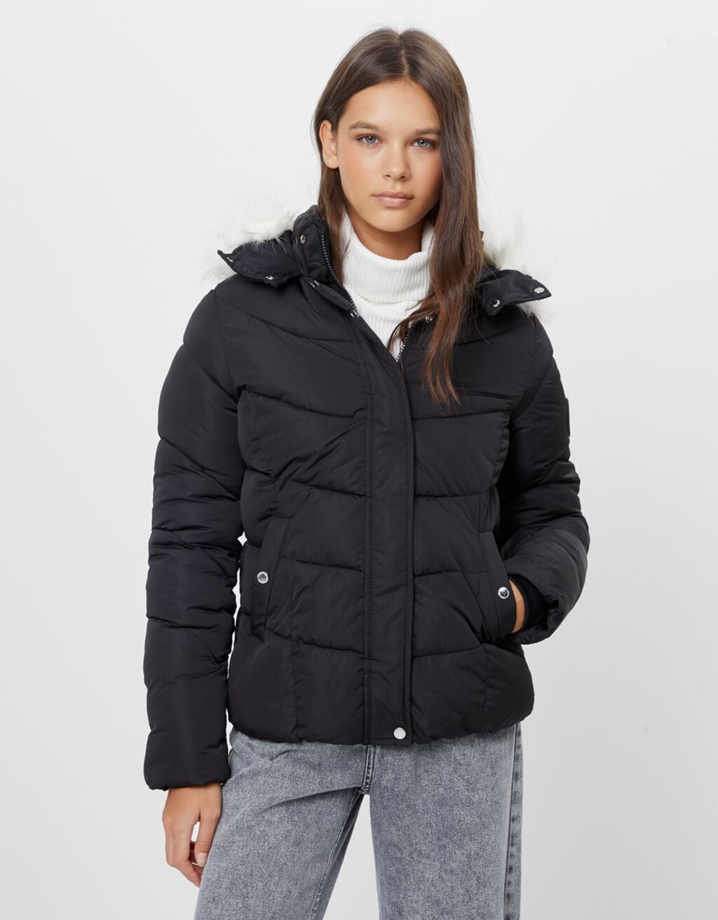 Bershka vs Stradivarius: Estos son los dos plumíferos o chaquetas low cost más buscadas
