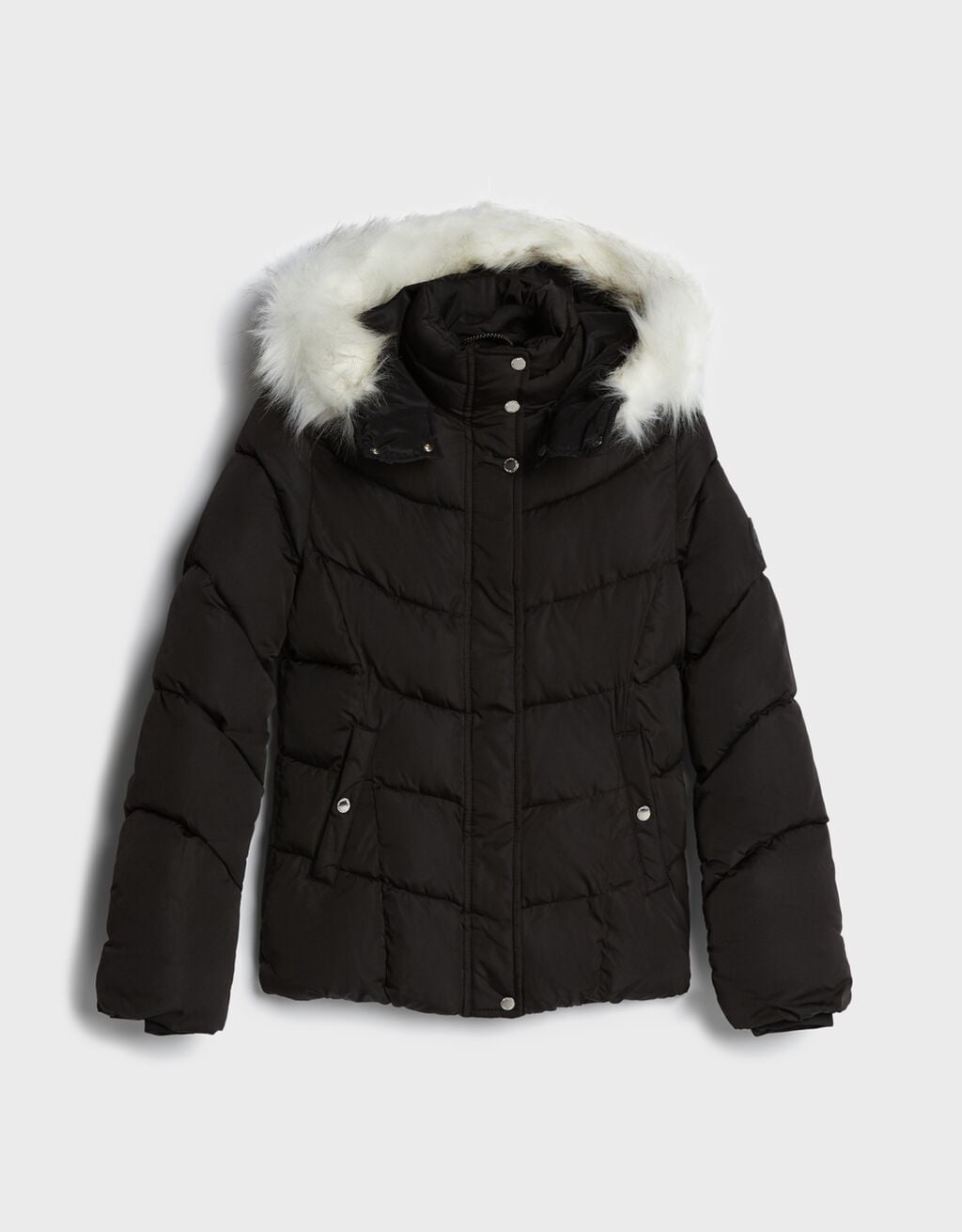 Bershka vs Stradivarius: Estos son los dos plumíferos o chaquetas low cost más buscadas