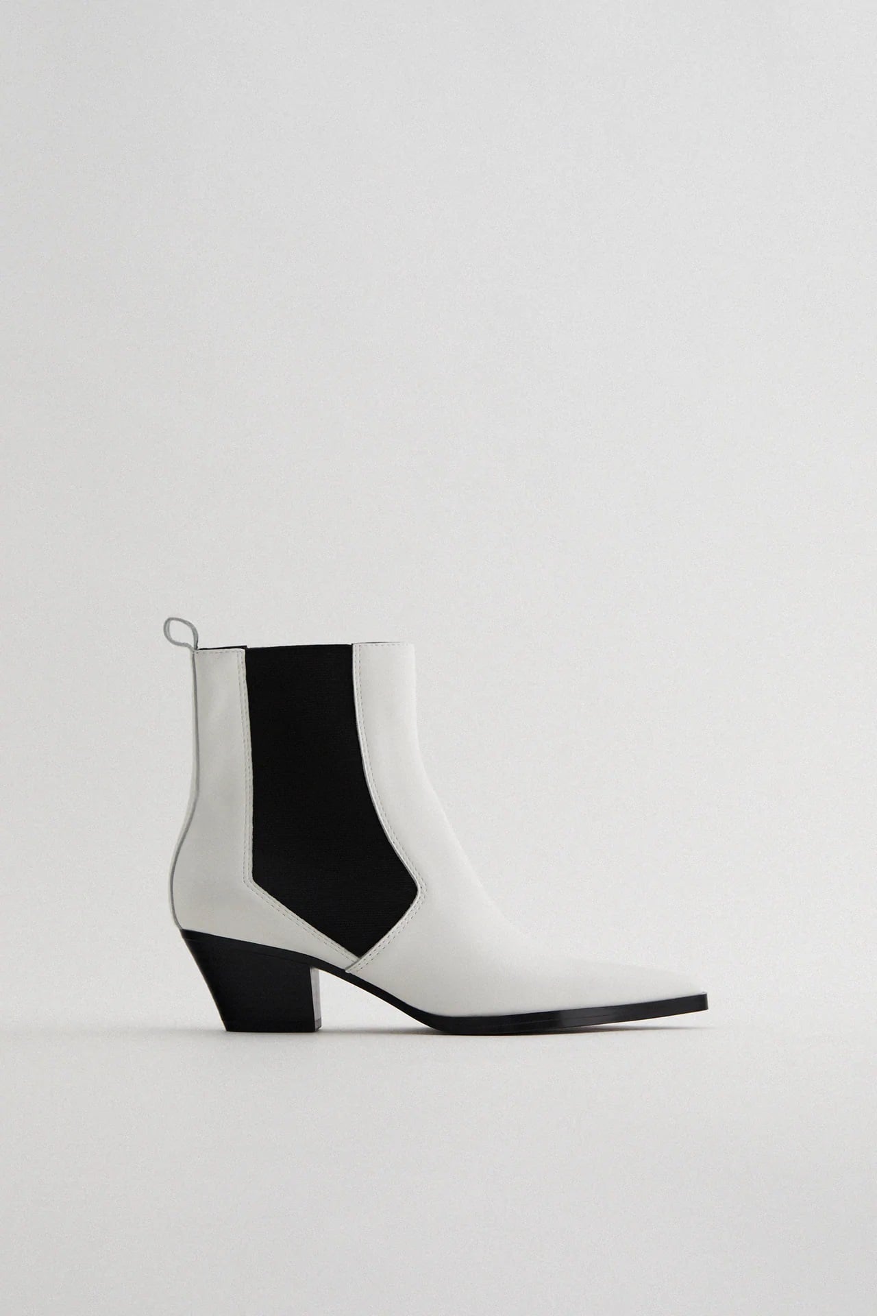 Este es el vestido de Zara que reúne las tendencias del otoño y te solucionará más de un look