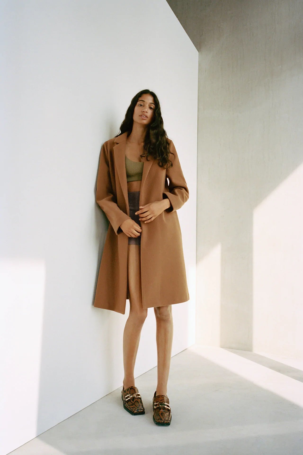 Zara tiene el abrigo low cost perfecto para los primeros días de frío a la venta por 29,99 euros