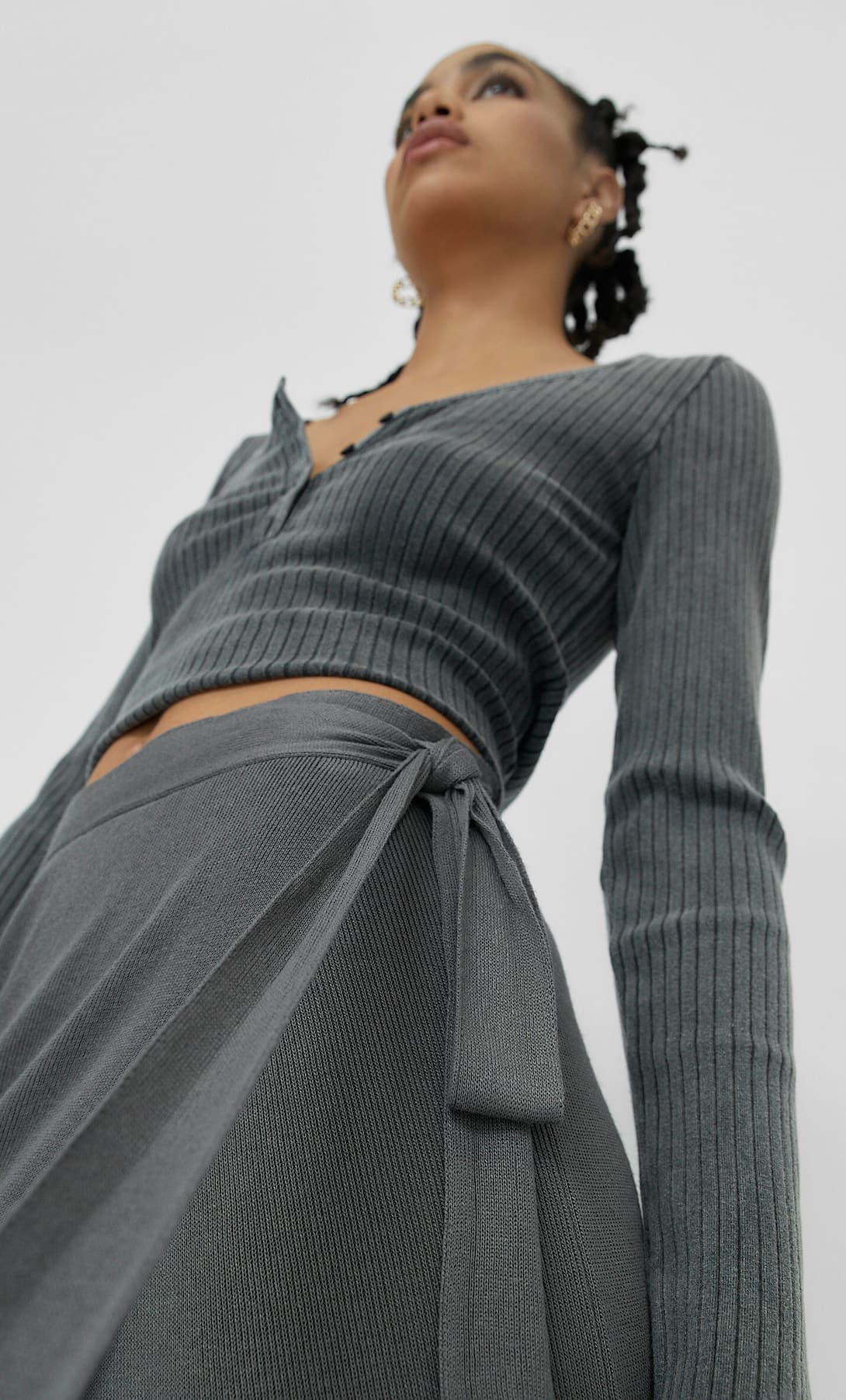 Stradivarius tiene la falda pareo midi que mejor queda y combina con todo
