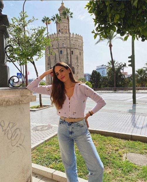 Roc&iacute;o Osorno con un c&aacute;rdigan morado y un jeans/ Instagram @rocio0sorno