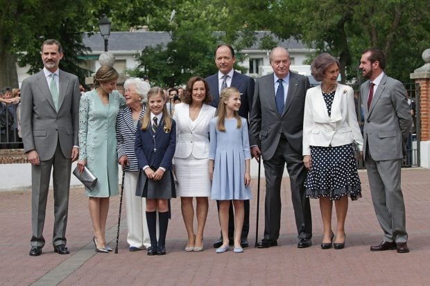 Doña Letizia, doña Sofía, el rey emérito, la princesa Leonor en la comunión de la infanta Sofía./Gtres