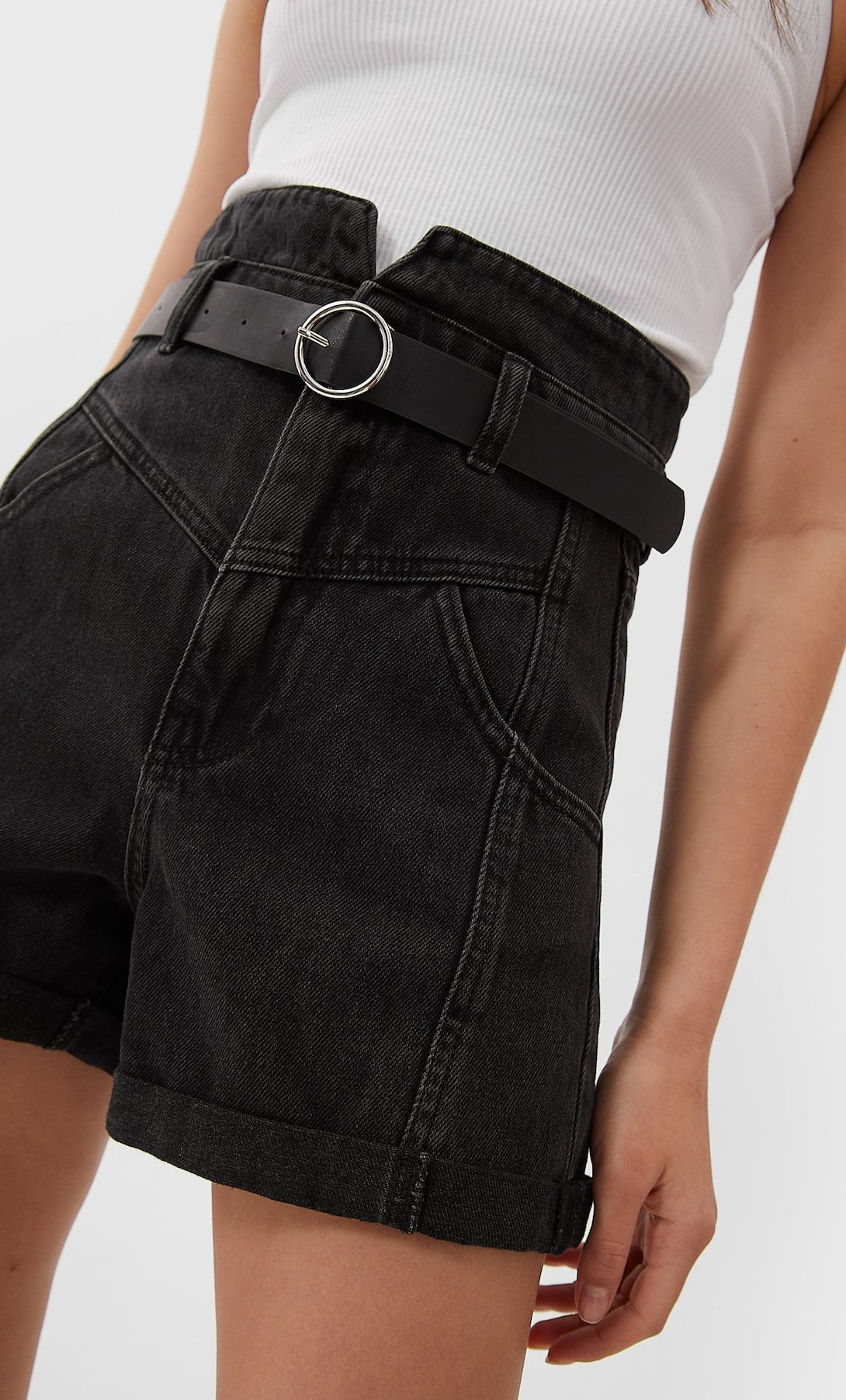 Paula Echevarr&iacute;a luce la sobrecamisa de Stradivarius m&aacute;s deseada de este oto&ntilde;o