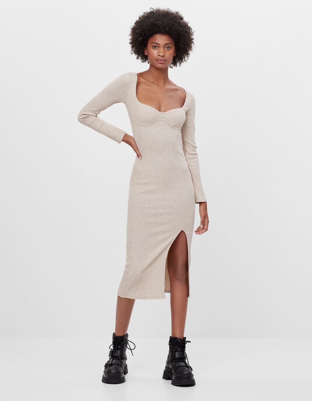 Bershka: Este es el vestido midi que hace tipazo y se vende por menos de 20 euros