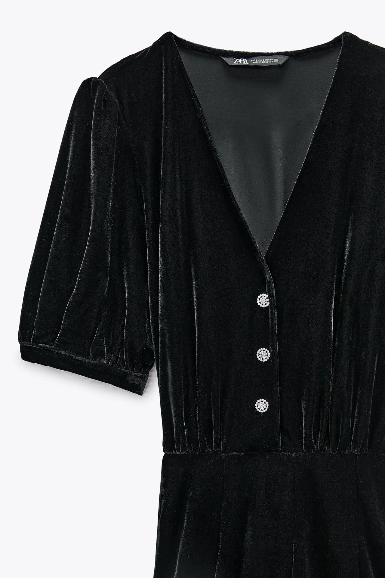 Zara tiene el vestido joya en terciopelo que hubiera enamorado a Lady Di