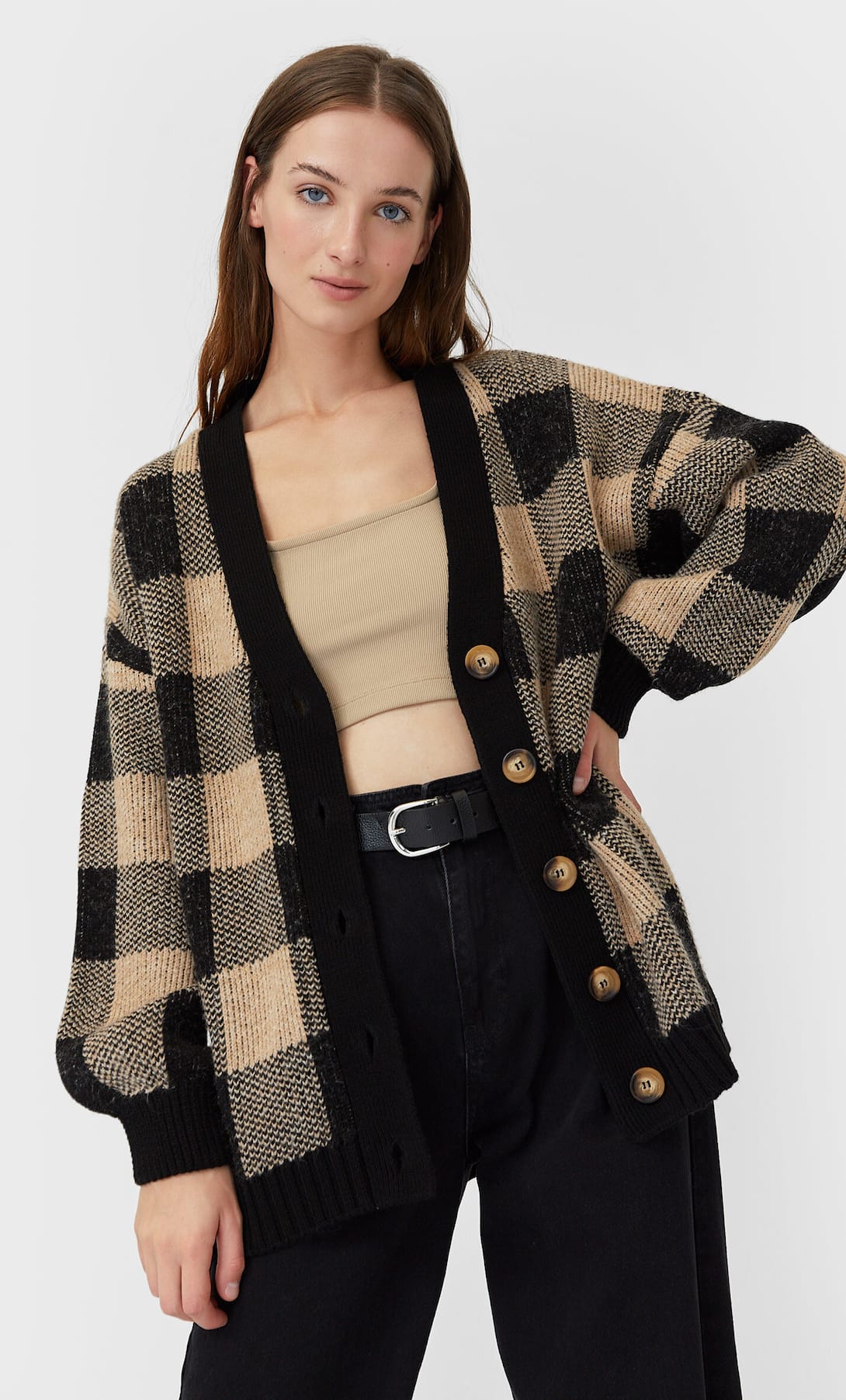 Stradivarius: la chaqueta de punto perfecta para looks de otoño abriga y combina con todo