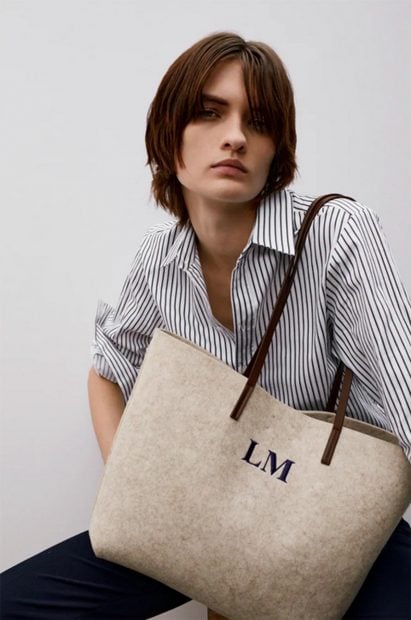 Bolso beige que se puede personalizar de Zara/Zara