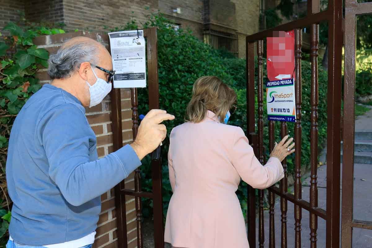 María Teresa Campos decidió pasar por delante de la prensa sin pronunciar una sola palabra ni dedicar una sonrisa a las cámaras / GTRES