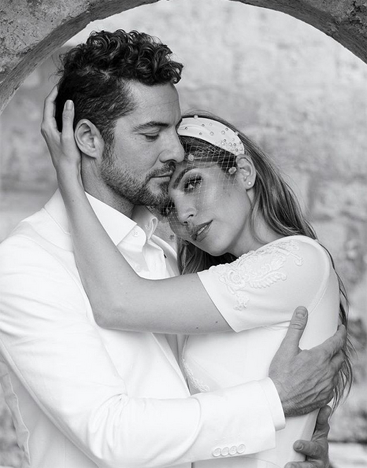 El posado de David Bisbal y Rosanna Zanetti a pocos días de dar a luz