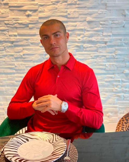 El futbolista ha vuelto a dar positivo por coronavirus, aunque al parecer la carga viral est&aacute; en niveles bajos/@cristiano