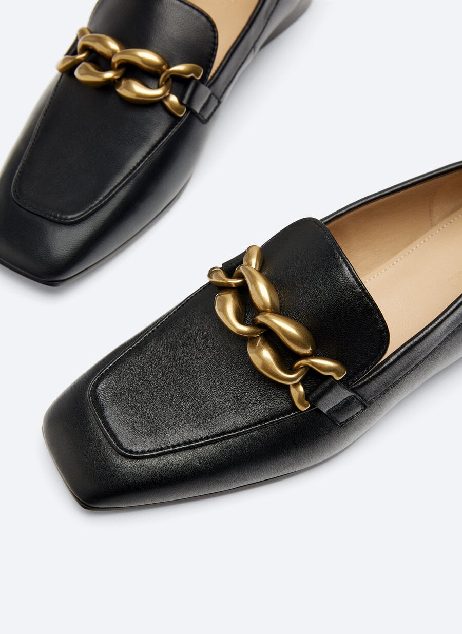 Estos mocasines de Uterqüe son la versión low cost de los favoritos de Letizia